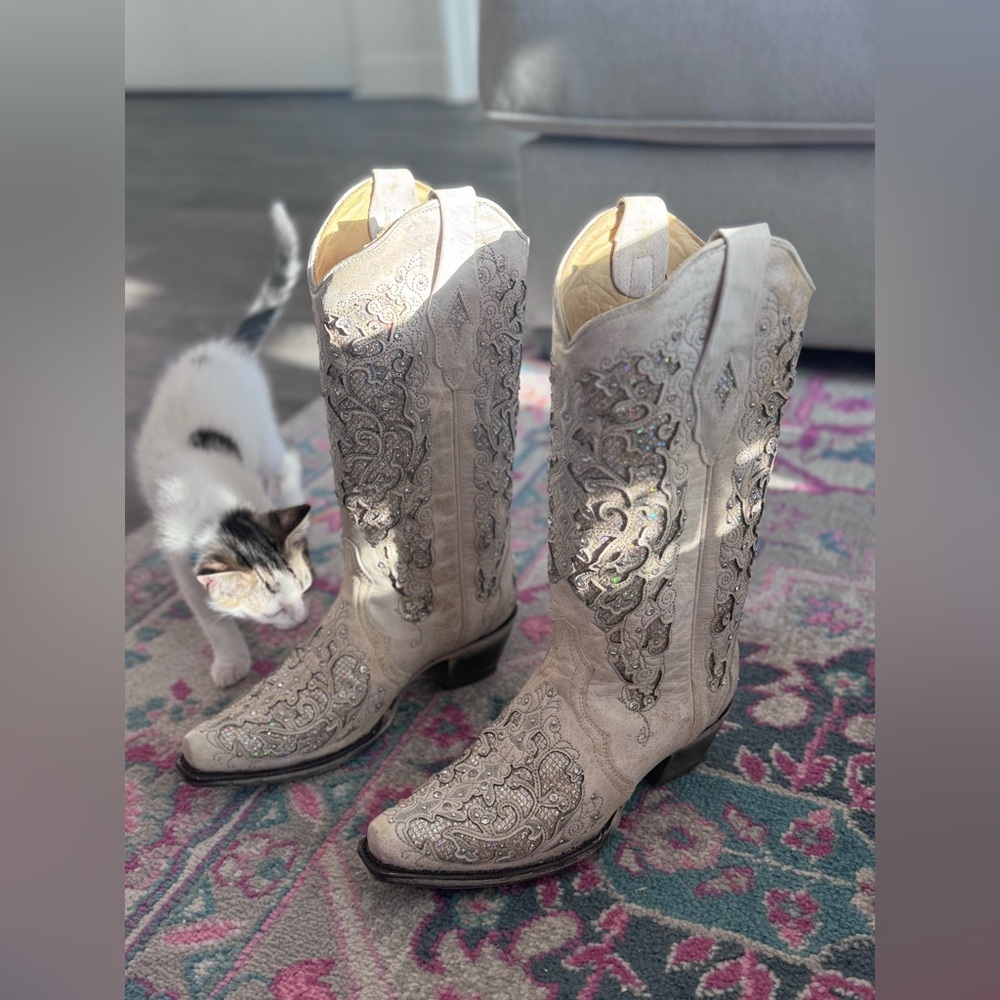 ✨Beige sparkly Cowgirl boots✨